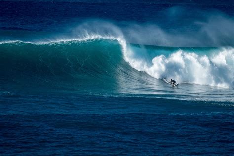 Magical surfing conditions oahu